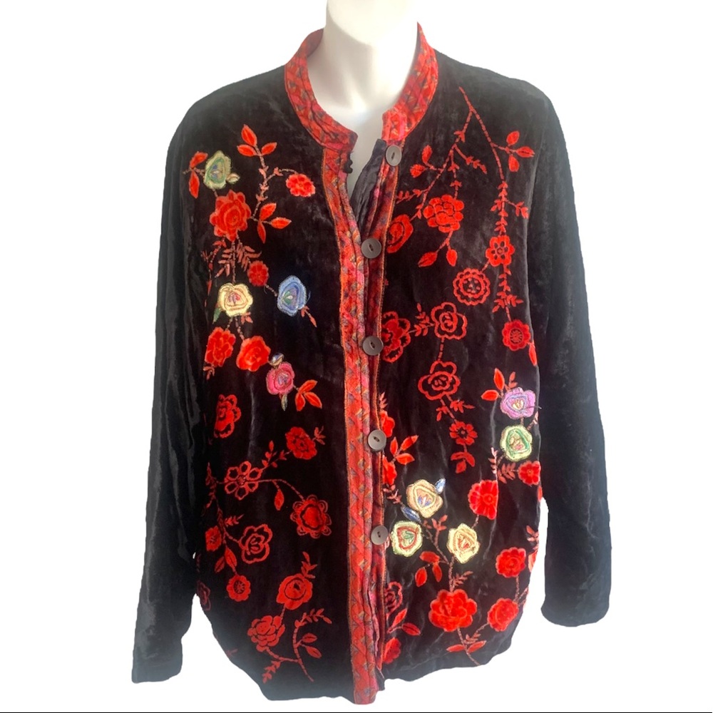 Vintage crushed velvet, floral jacket with mandarin collar. Asian vibe. Size M